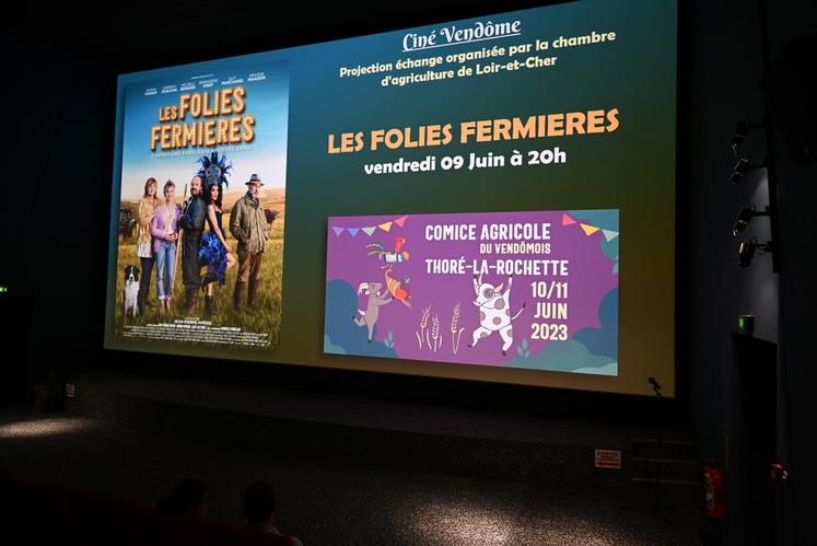 Vendredi 9 juin, à Vendôme. Dans le cadre de la soirée pré-comice, citoyens et agriculteurs se sont réunis au cinéma pour assister à la projection du film Les folies fermières.