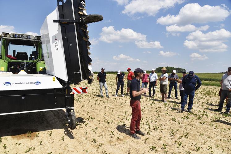 Démonstration au champ le 8 juin à Gastins (Seine-et-Marne).